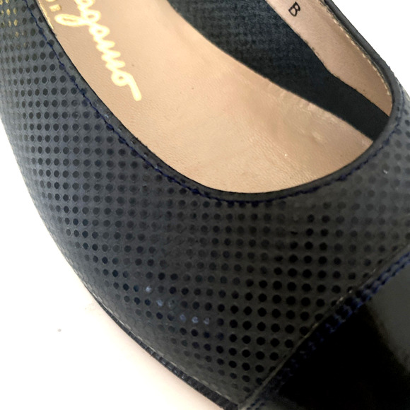 Salvatore Ferragamo Pump Black Textured Leather Almond Cap Toe Block Heel 5.5 B - Picture 10 of 11